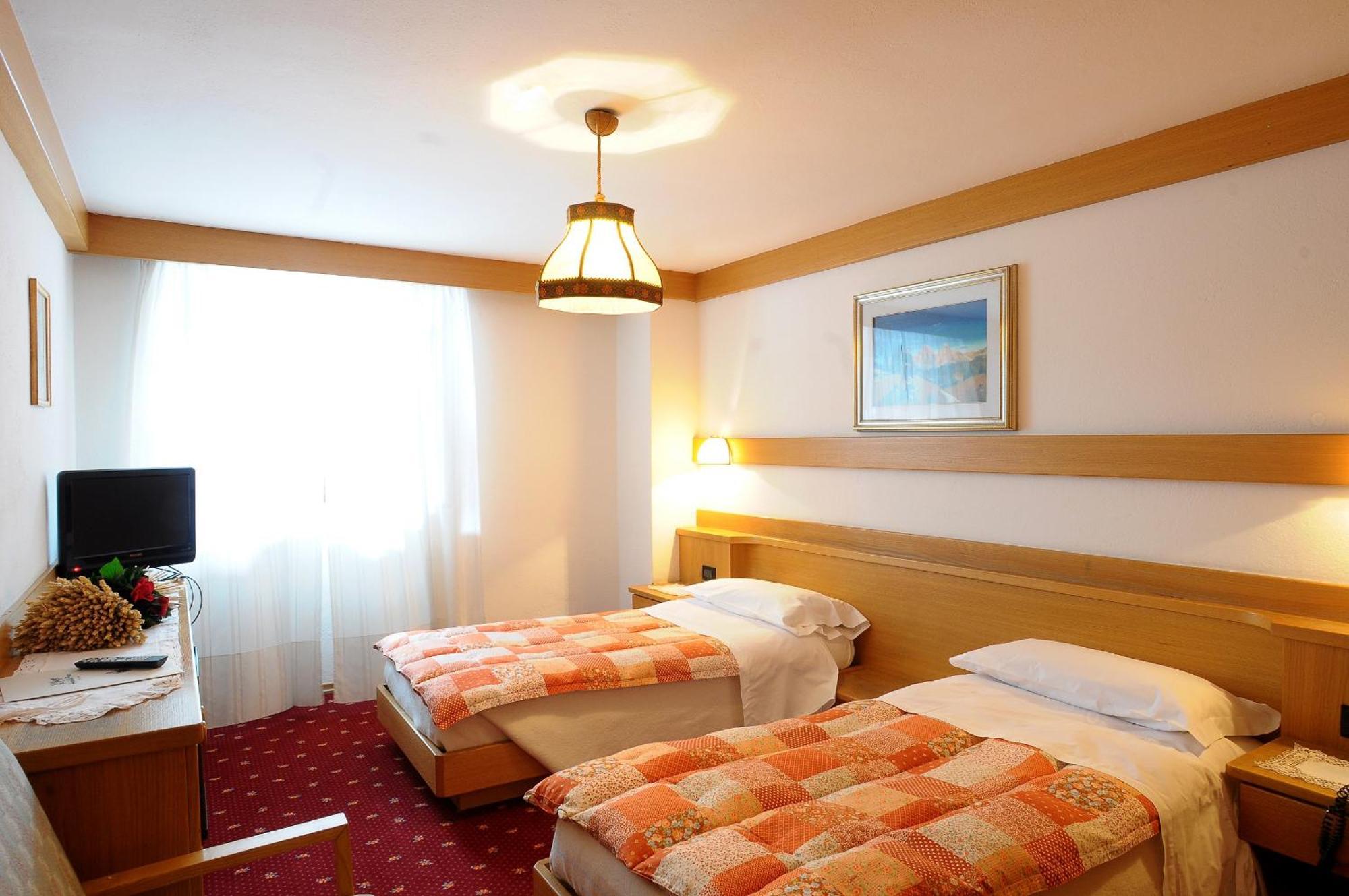 Hotel Alla Posta Alleghe Esterno foto